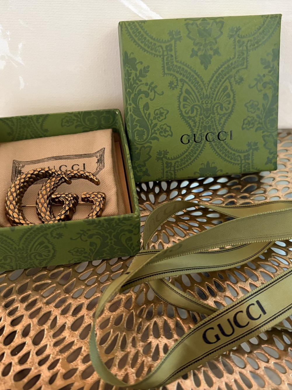 Gucci Gold Double G Brooch - Textured Metal Pin - Picture 2 of 6